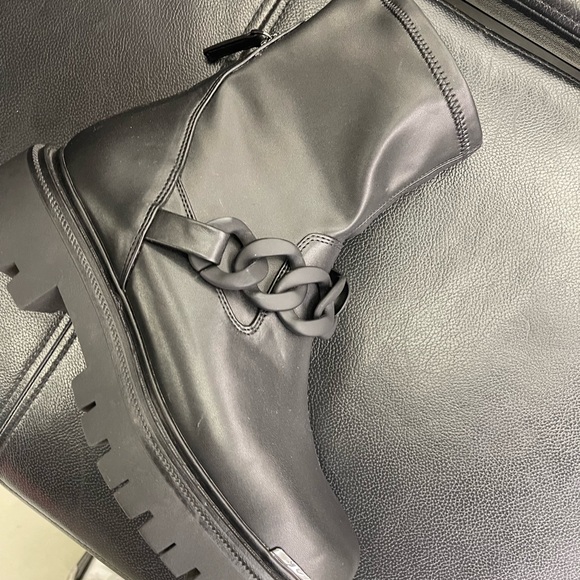 Aldo Chunky Combat Boots with Chain Accessory - Valedar Style - NWT - Picture 6 of 7